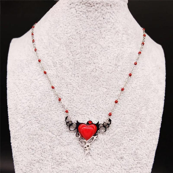 Collar de acero inoxidable con forma de corazón de diablo para mujer, color rojo fuerte y plateado.