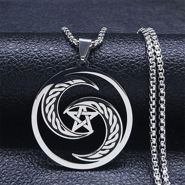 Collar de acero inoxidable color plata con pentagrama y nudo irlandés de luna.