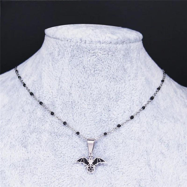 Collar llamativo de acero inoxidable con pentagrama y murciélago esmaltado con brujería