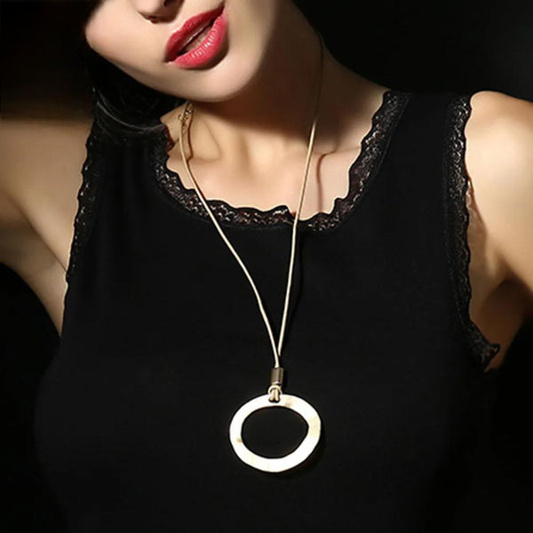 Collar con colgantes de cadena larga con círculos dorados vintage