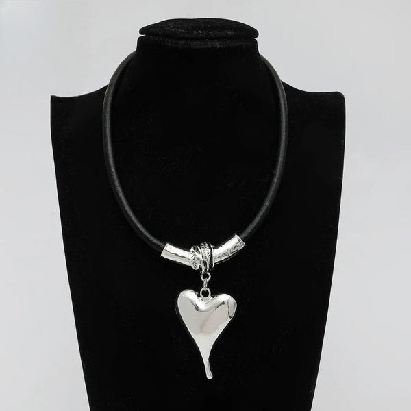 Collar vintage de corazón dulce en color plata para mujer
