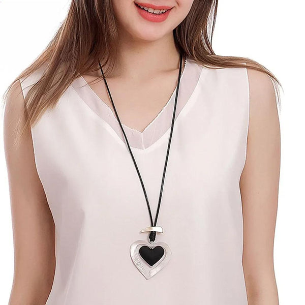 Collar vintage de cadena larga con corazón de hada y diablo