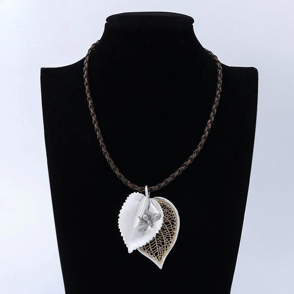 Collar vintage con forma de hoja hueca para mujer