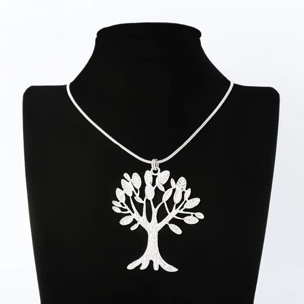 Collar vintage con colgante de árbol de la vida en color plata hueca