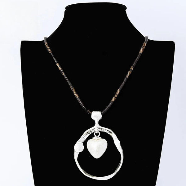 Collar vintage de aleación geométrica en color plata con colgante de corazón para mujer