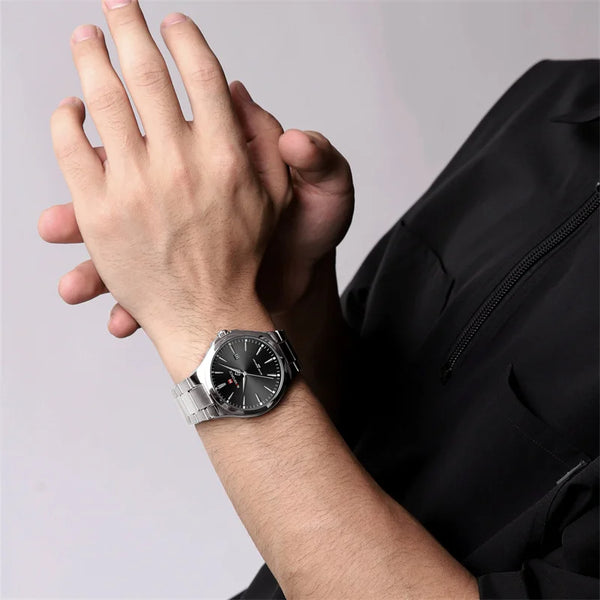 Nuevo reloj de pulsera de cuarzo resistente al agua con correa de acero inoxidable y estilo casual para hombre