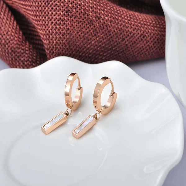 Pendientes de aro de concha blanca y negra de moda para mujer