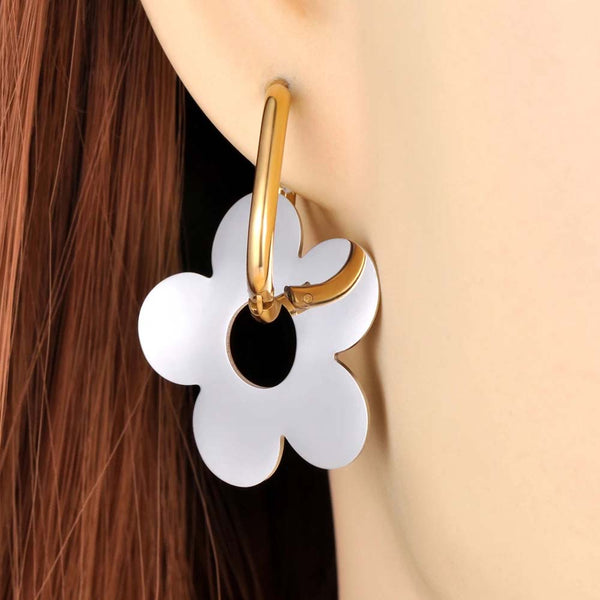 Pendientes de aro de moda para mujeres y niñas, de acero inoxidable, con dije de flor.