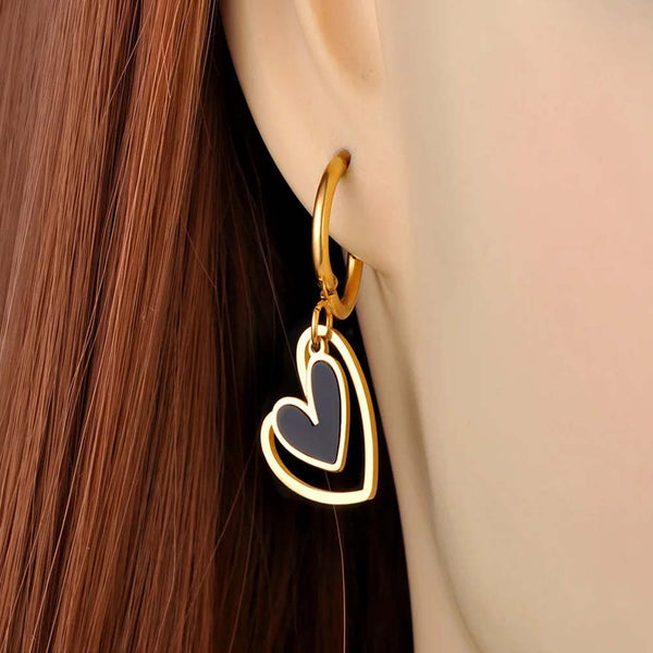 Pendientes de cumpleaños con doble corazón de acero inoxidable y titanio de moda