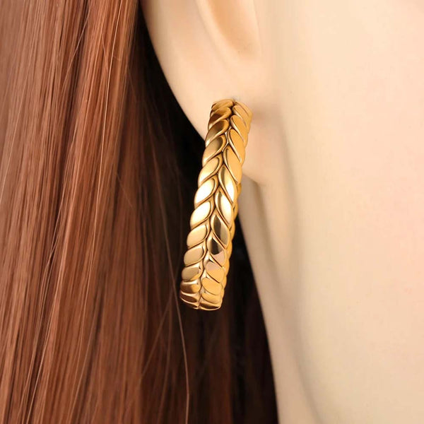 Pendientes de aro con cadena geométrica de acero inoxidable fundido y titanio