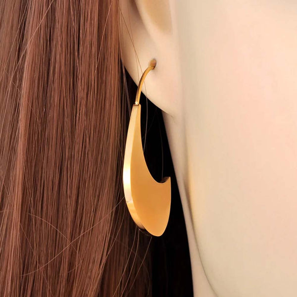 Pendientes geométricos de acero inoxidable chapados en oro de 14 quilates con forma de bolso.