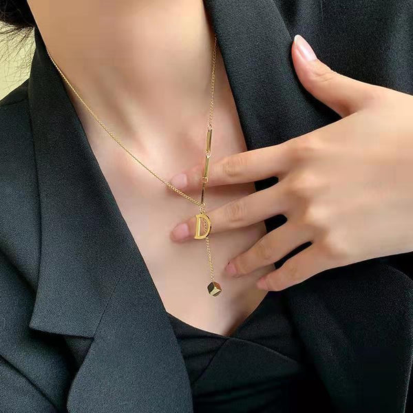Gargantilla con colgante de cadena y borlas para mujer, elegante y a la moda, con letra D sexy y elegante