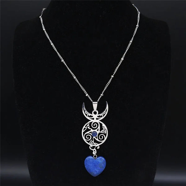 Collar de acero inoxidable con forma de triskelion y corazón de piedra natural para mujer