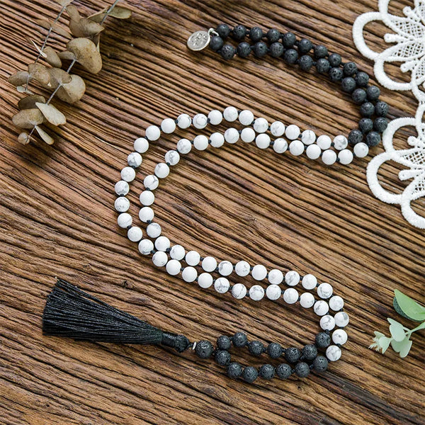 Collar rosario Mala de 8 mm con cuentas de piedra natural 108 y howlita negra.