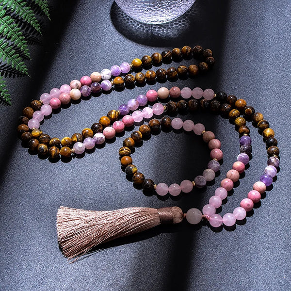 Conjunto de collar y pulsera de japamala con cuentas de cuarzo rosa, rodolita y amatista de 8 mm con piedra de ojo de tigre amarillo