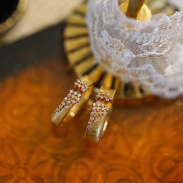 Nuevo anillo ajustable con apertura y engaste de diamantes irregulares