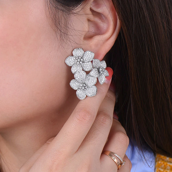 Pendientes de circonita cúbica con diseño de flores y flores de la marca HOT para boda y compromiso para mujer