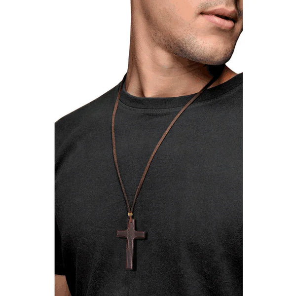 Collar con colgante de crucifijo de madera para hombre en cordón