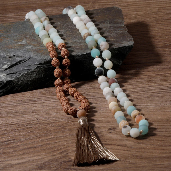 Collar anudado con 108 Malas de Rudraksha y Amazonita Mate