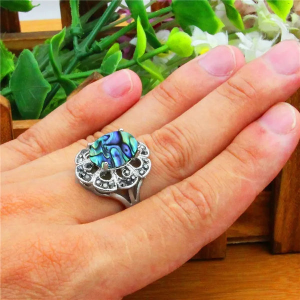 Anillo de concha ovalada para mujer, con baño de plata antigua, con flores y diamantes de imitación, para fiesta.