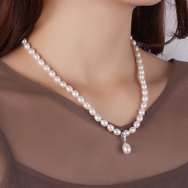 Collar de perlas naturales de agua dulce blancas