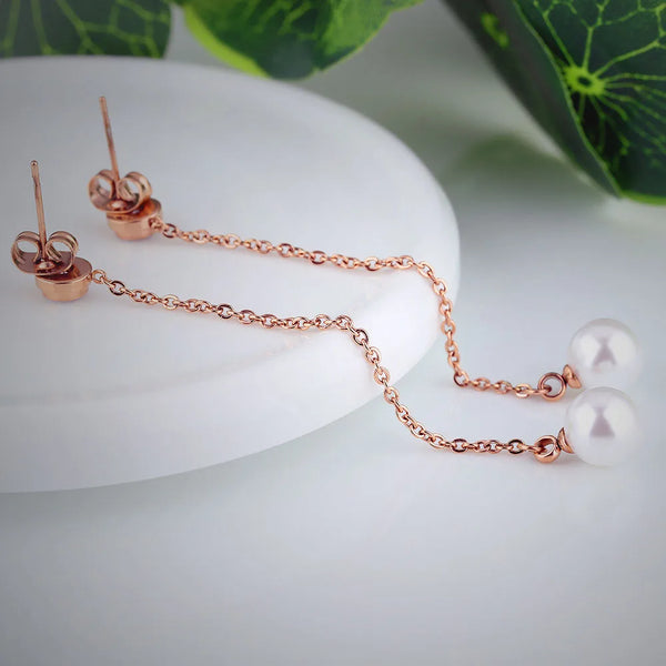 Pendientes sencillos con borlas y perlas de imitación en color oro rosa