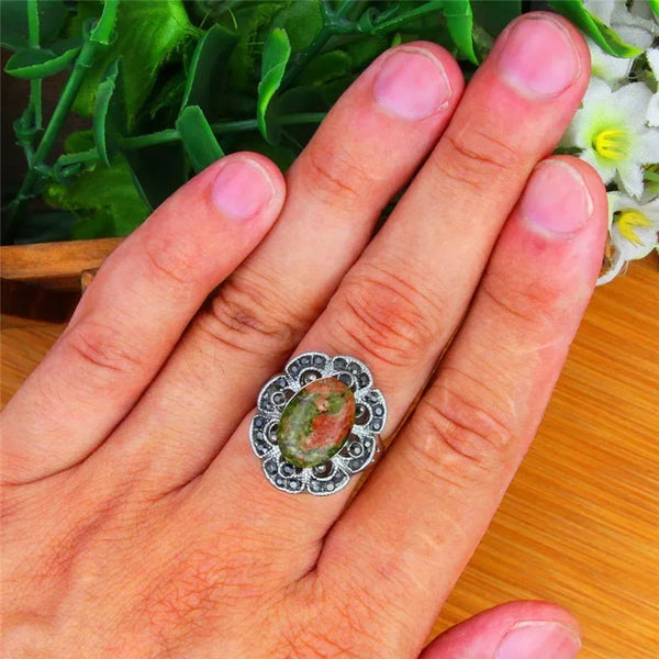 Anillo ovalado único de unakita verde natural para mujer