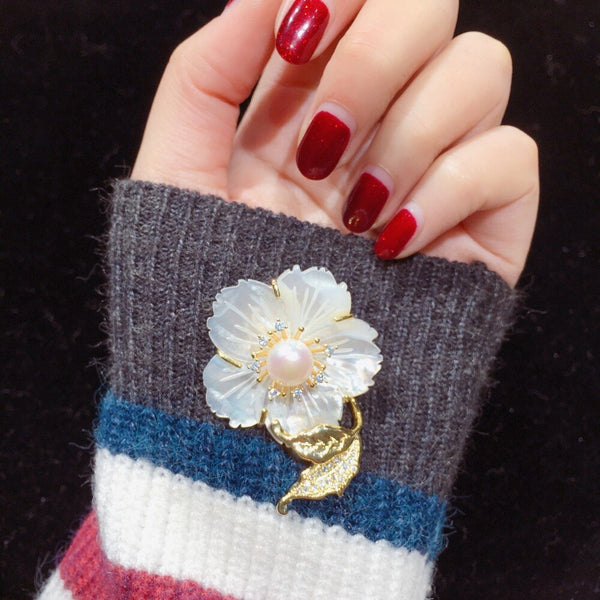 Fine Jewelry Natural Freshwater Pearl Brooch Shell Flower Brooch