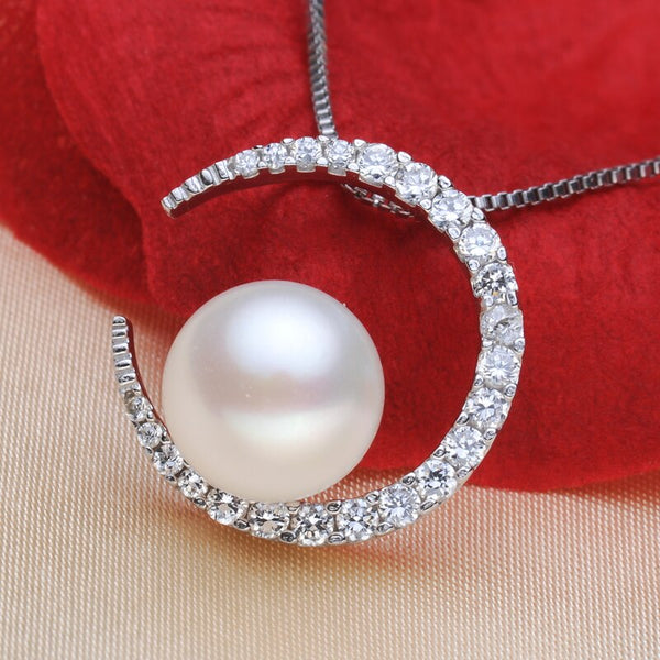 Collar de perlas con colgantes de luna de perlas naturales de agua dulce