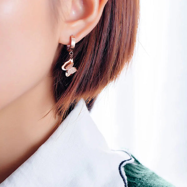 Pendientes de mariposa de doble capa esmerilados de moda para mujer