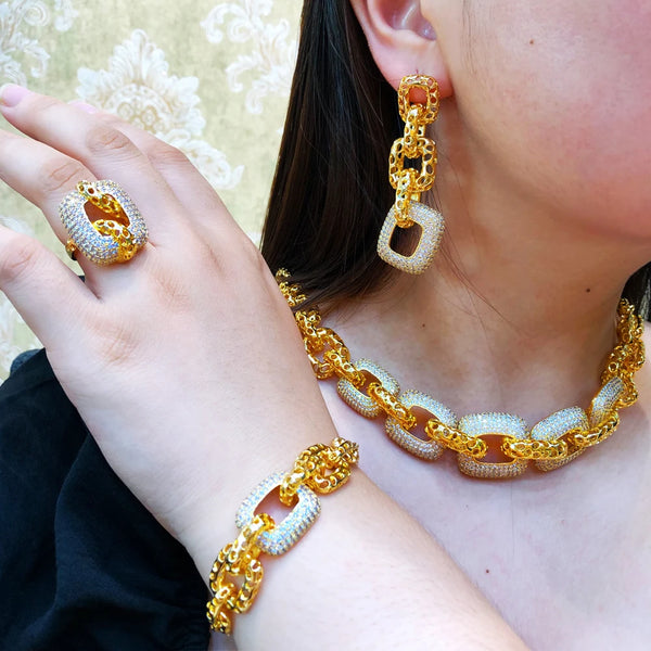 Conjunto de 4 collares, pulseras, pendientes y anillos de lujo para mujer.
