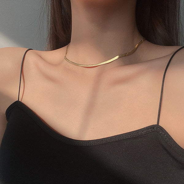 Collar con hueso de serpiente de acero inoxidable 316L color dorado