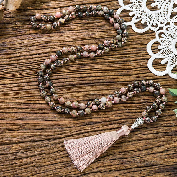 Collar anudado de cuentas de rodocrosita negra natural de 8 mm para meditación y yoga.