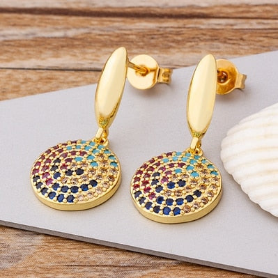 Pendientes de aro con diseño de rayo y circonita cúbica de cobre