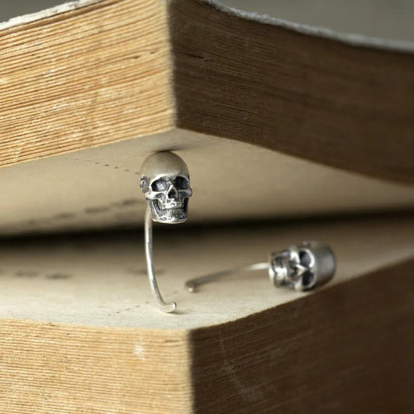 Pendiente de botón con diseño de calavera retro, elegante y creativo de plata de ley 925