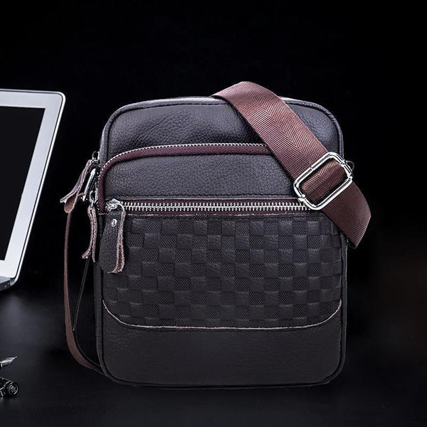 Bolso bandolera informal de cuero con cierre de cremallera y herrajes lisos para hombre