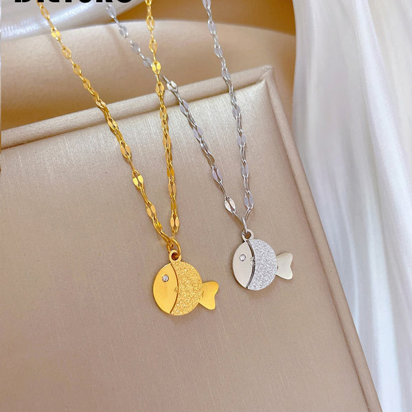 Collar con colgante de pez pequeño de acero inoxidable 316L, color dorado y plateado, para mujer
