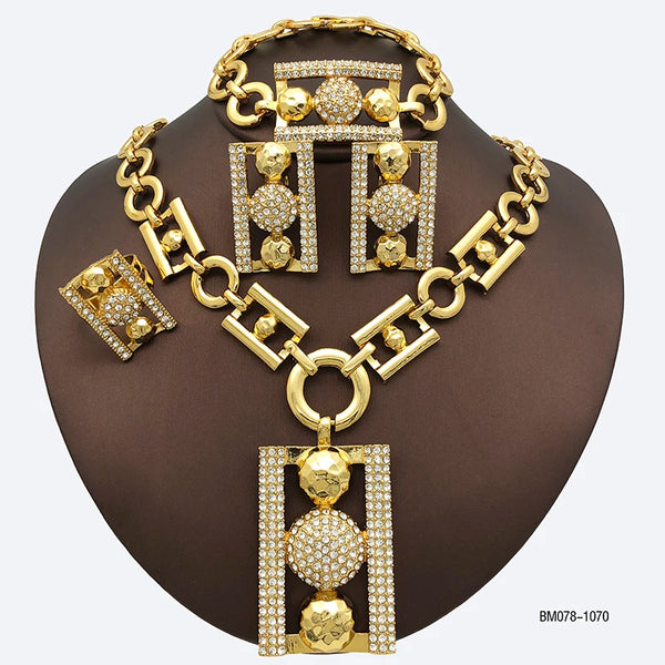Conjunto de joyería con collar, pulsera, pendientes y anillo de diseño de lujo con diamantes de imitación en forma rectangular.