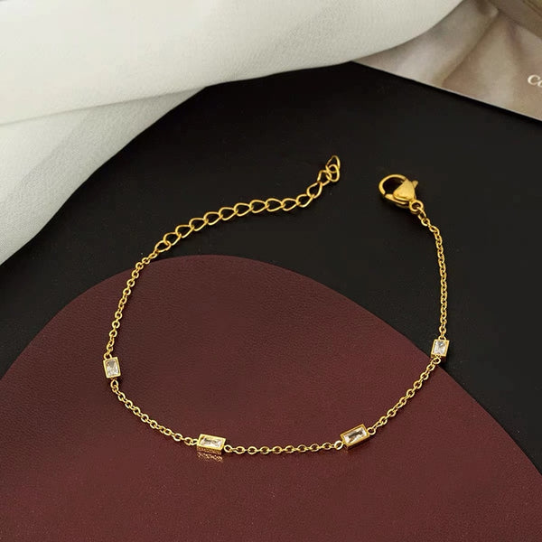 Pulsera de bloque cuadrado pequeño bañada en plata para mujer Pulsera de circonita brillante para mujer