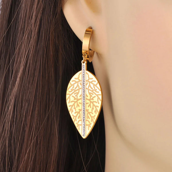 Nuevos pendientes de aro de acero inoxidable con hojas de diamantes de imitación para mujer