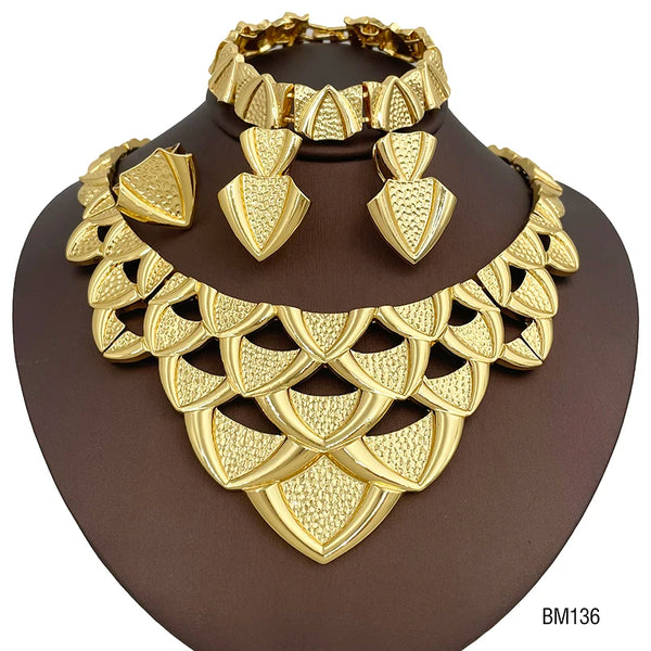 Conjunto de collar, pendientes y brazalete de dos tonos
