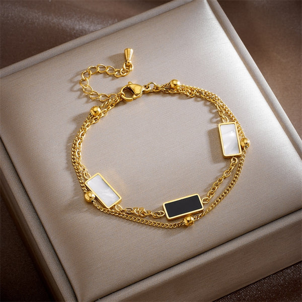 Pulsera multicapa con dijes cuadrados de acero inoxidable 316L color dorado para mujer