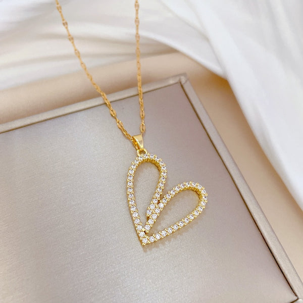 Collar con colgante de corazón hueco creativo de acero inoxidable 316L para mujer