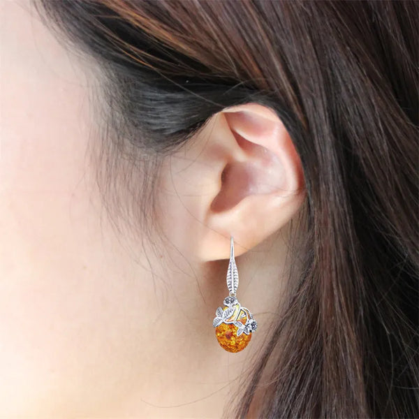 Conjunto de joyas retro ovaladas de ámbar sintético para mujer, collar y pendientes chapados en plata antigua.