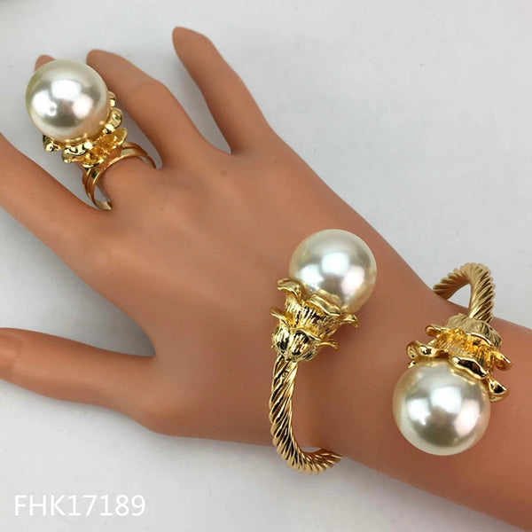 Conjunto de brazalete y anillo con perlas para mujer