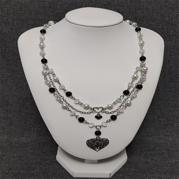 Gargantilla gótica de perlas negras con forma de mariposa y corazón de estilo Fairycore.