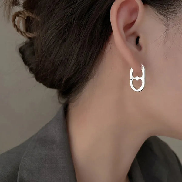 Pendientes de aro con doble corazón hueco de color plateado de moda para mujer