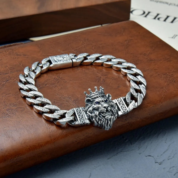 Pulsera de león dominante vintage de color plateado para hombre.