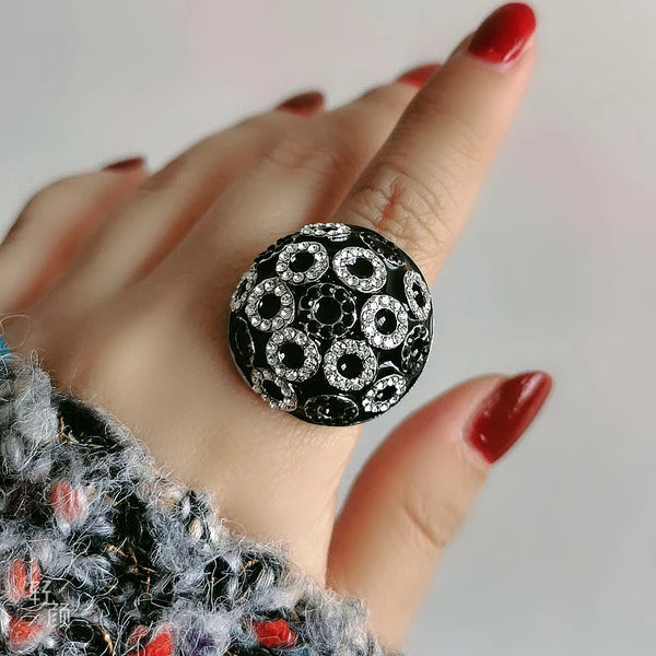 Anillos grandes únicos vintage de media bola redonda de esmalte negro