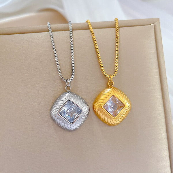 Collar con colgante de circonita cuadrada chapado en oro para mujer, con personalidad y temperamento.